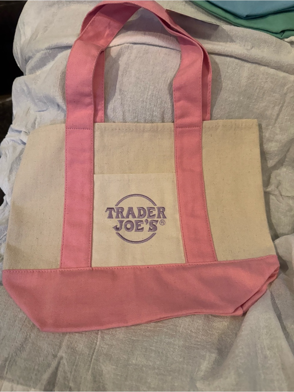 Trader Joe’s Large Lavender tote (1)+ Pastel Canvas mini totes (4) NWT - Picture 4 of 6